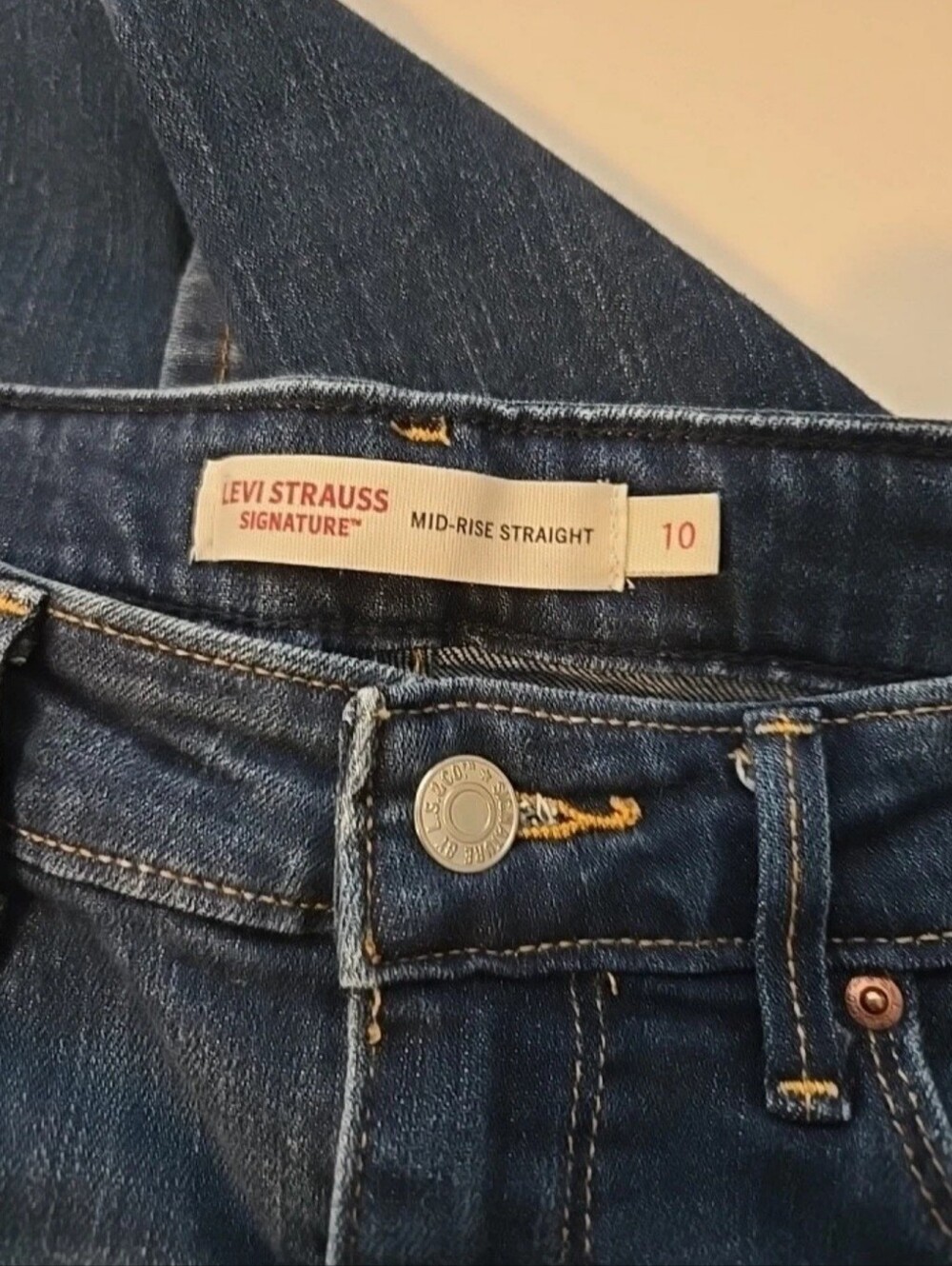 Levis Stauss Women's Signature Mid-Rise Straight Jeans Sz. 10 Dark Wash